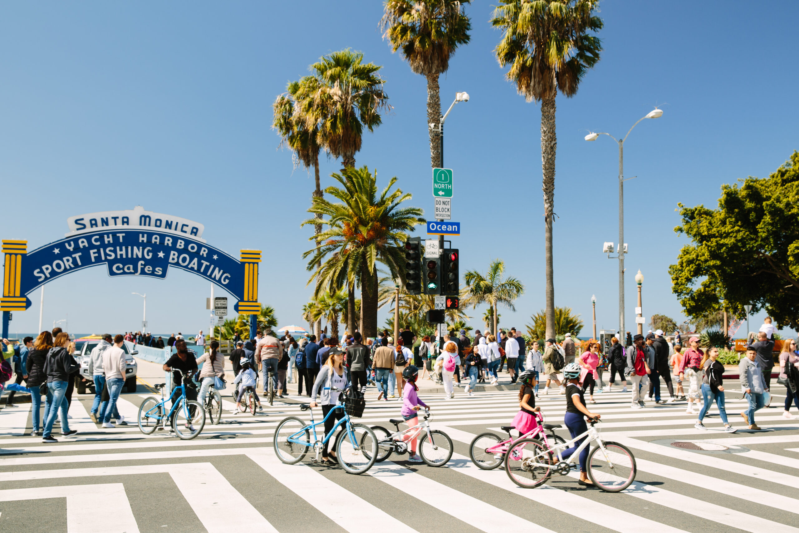 how many tourists visit santa monica each year
